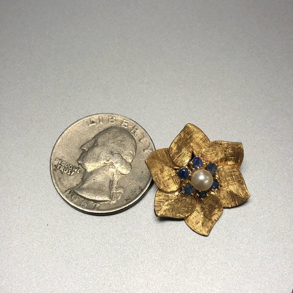 Estate🌸Vintage 14K Brushed Gold🌸 Pearl and Sapphire Clip-On Earrings - Picture 7 of 11